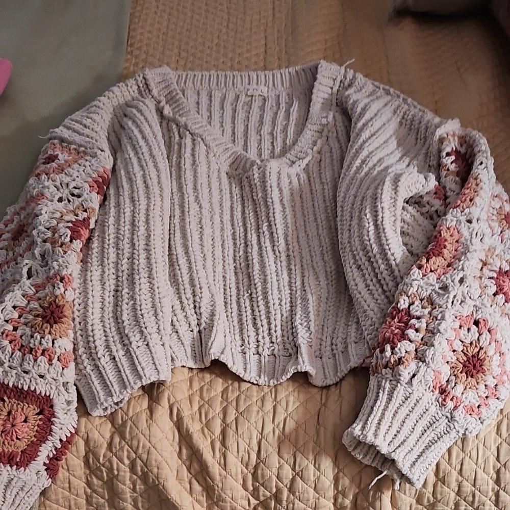POL Cream Crochet V-Neck Sweater with Floral Sleeves